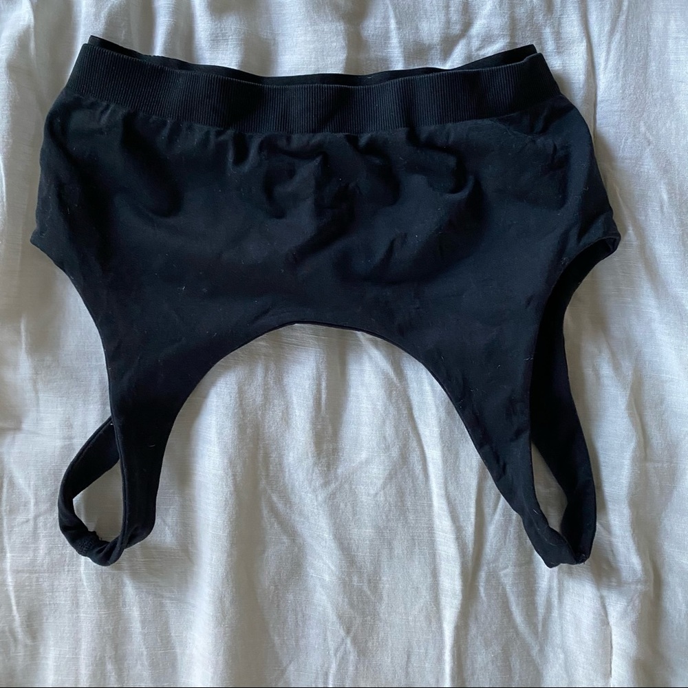 Basic black sports bra